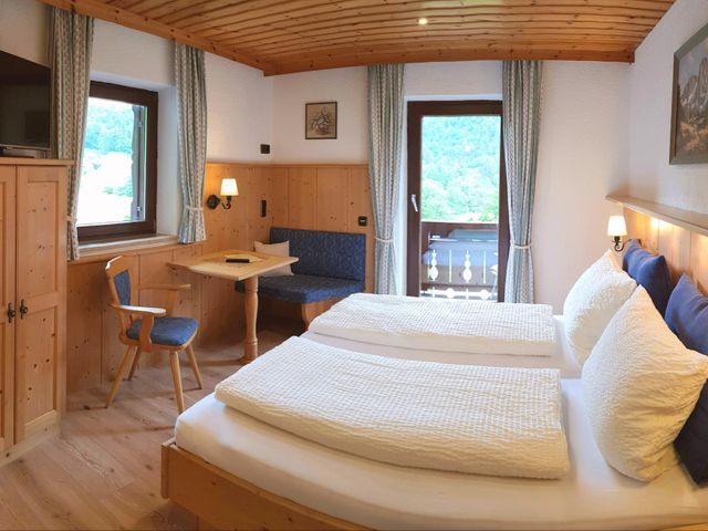 Schlafzimmer-Apartment-Hubertus-Hotel.jpg